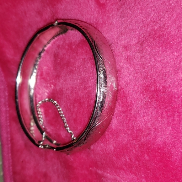 .925 Sterling Silver Bracelet with Floral Vine Engraving Details - Picture 6 of 17